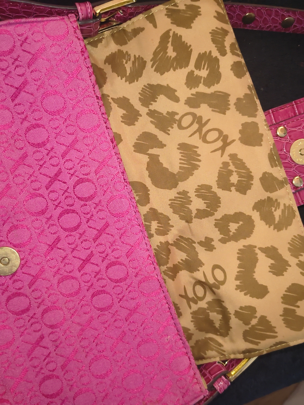 XOXO Pink Logo Shoulder Bag with Gold Hardware - Picture 4 of 7
